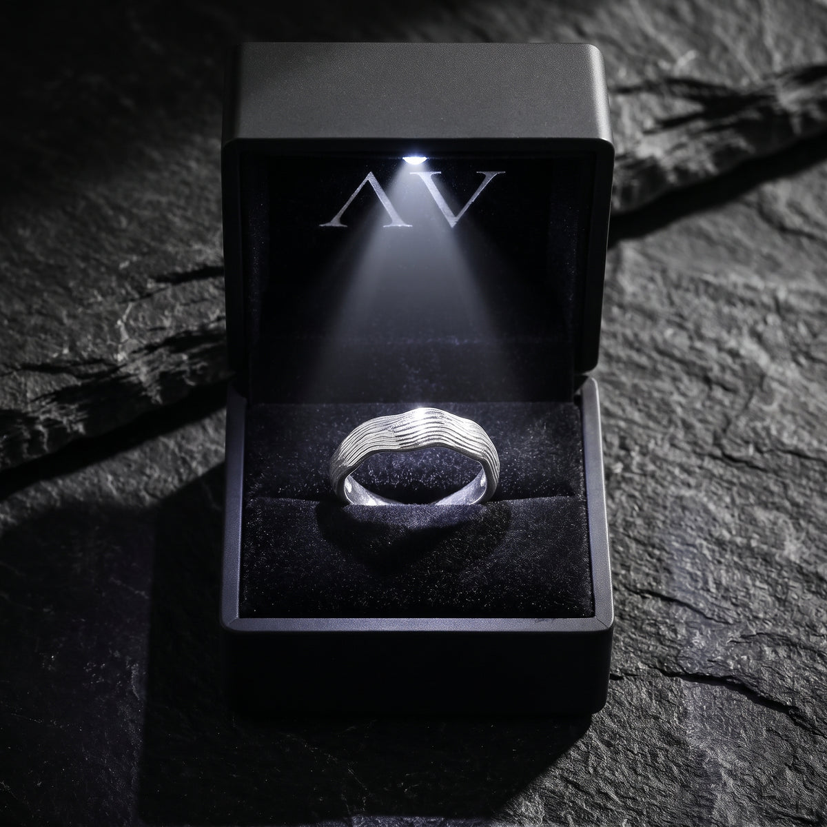YLQ50153-rings - Premium LED Gift Box Presentation