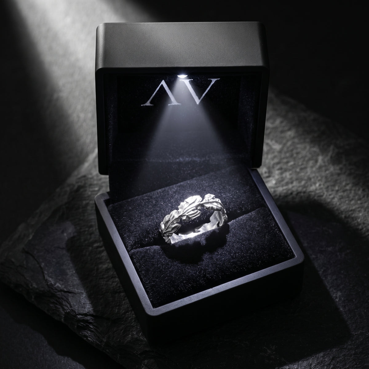 YLQ50159-rings - Premium LED Gift Box Presentation