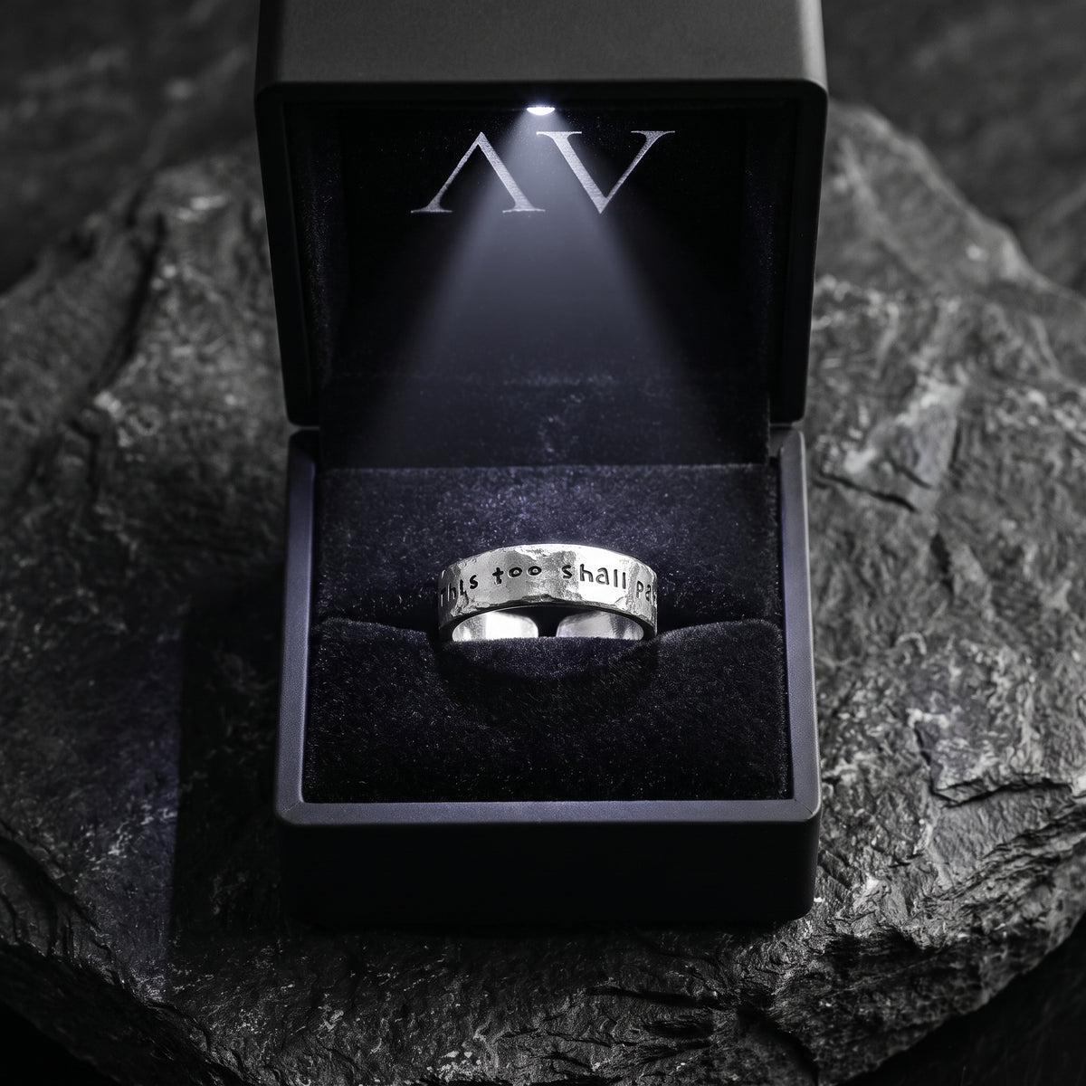YLQ50166-rings - Premium LED Gift Box Presentation