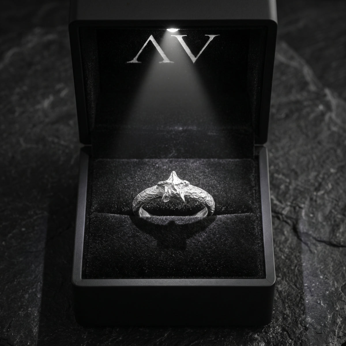 YLQ50172-rings - Premium LED Gift Box Presentation