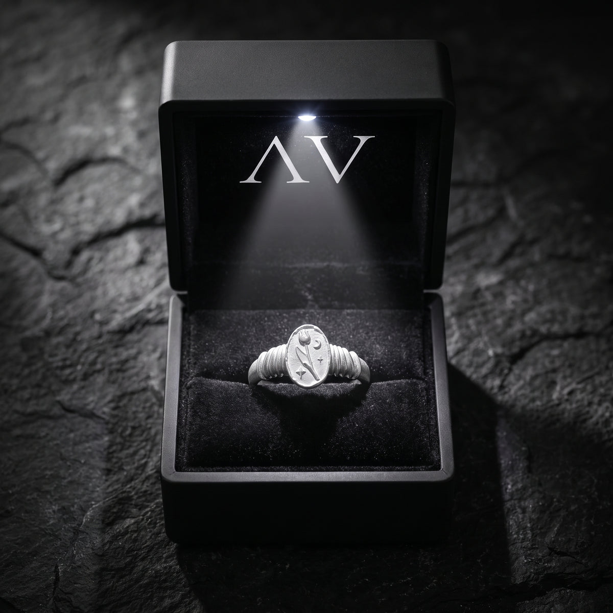YLQ50183-rings - Premium LED Gift Box Presentation