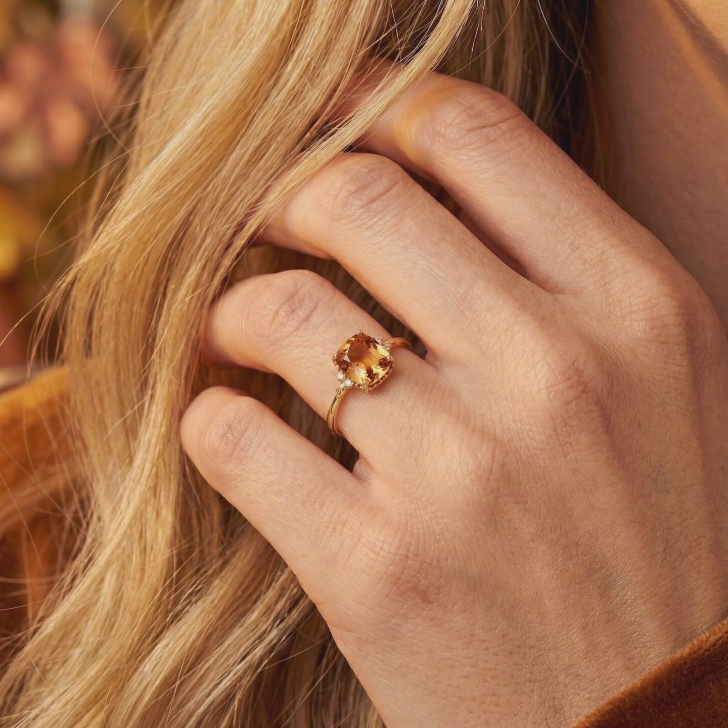 Video showcasing the solid gold cushion-cut simulated topaz ring.