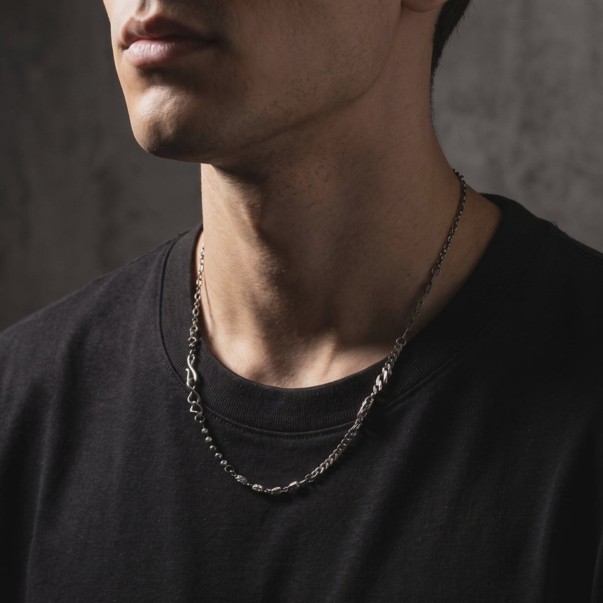 YLQ49924-Necklace lifestyle video