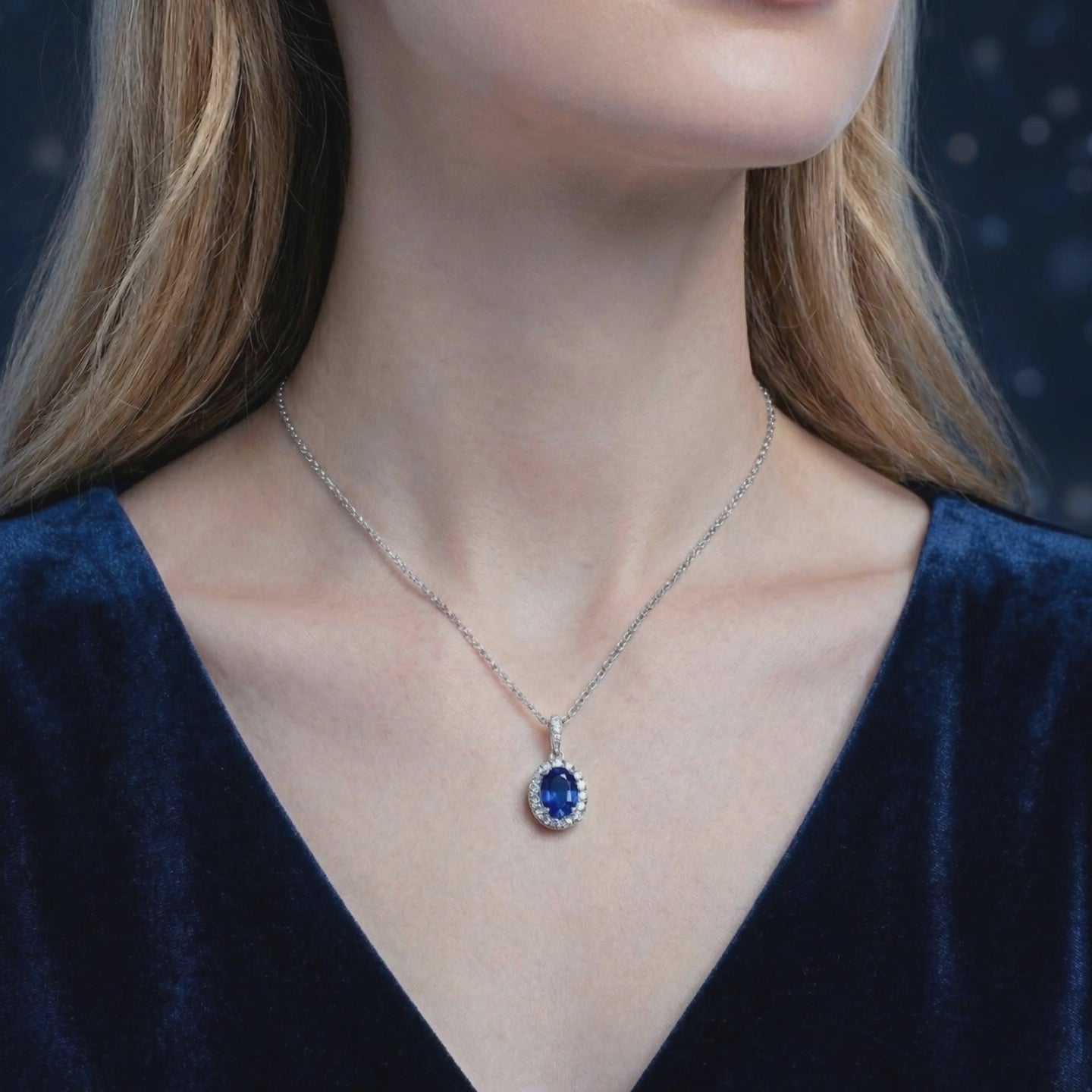Video of the simulated sapphire halo necklace in solid gold.