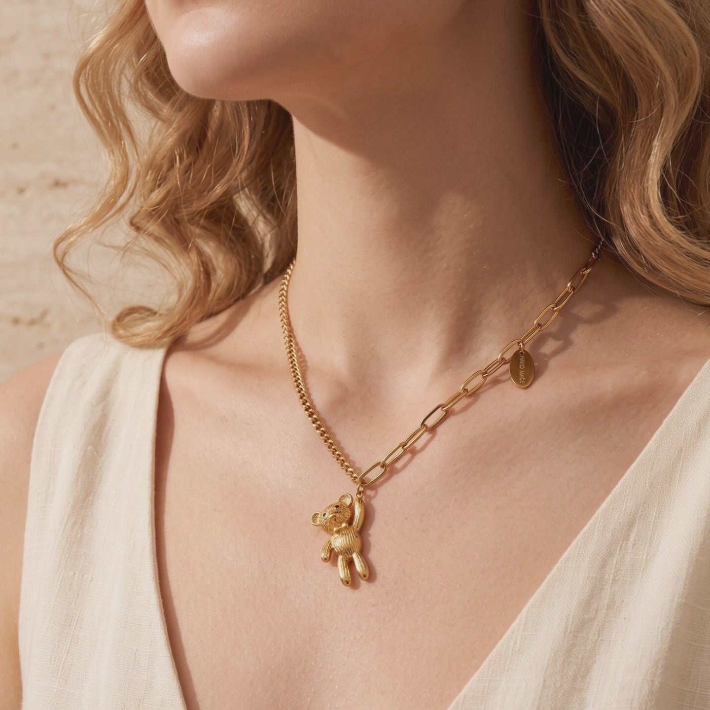 YLQ49066-NECKLACE lifestyle video