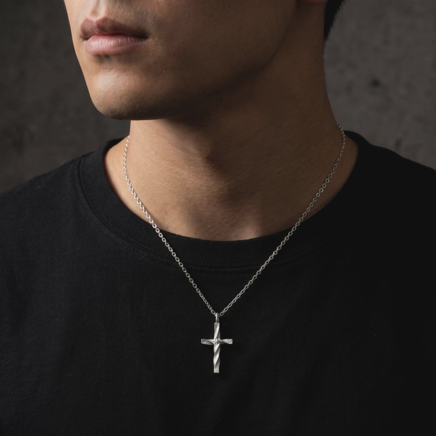 YLQ50106-Necklace lifestyle video