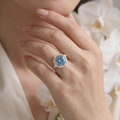 AI0010-ROU-5CT-PAVE-BEZEL lifestyle video