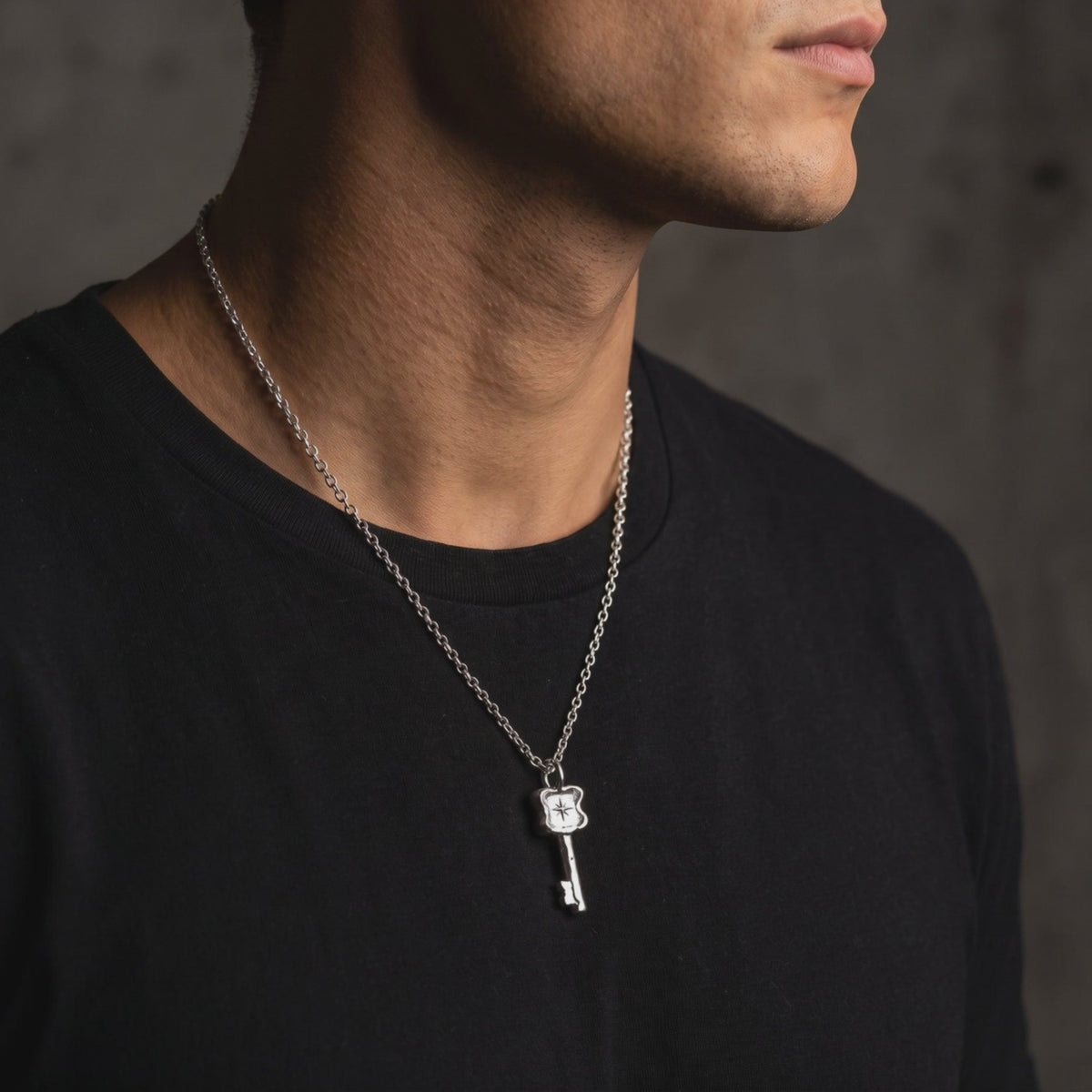 YLQ50113-Necklace lifestyle video