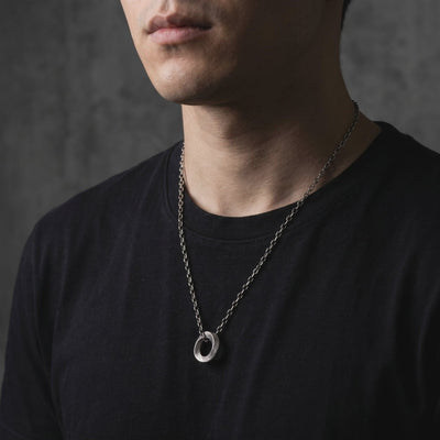 YLQ49932-Necklace lifestyle video