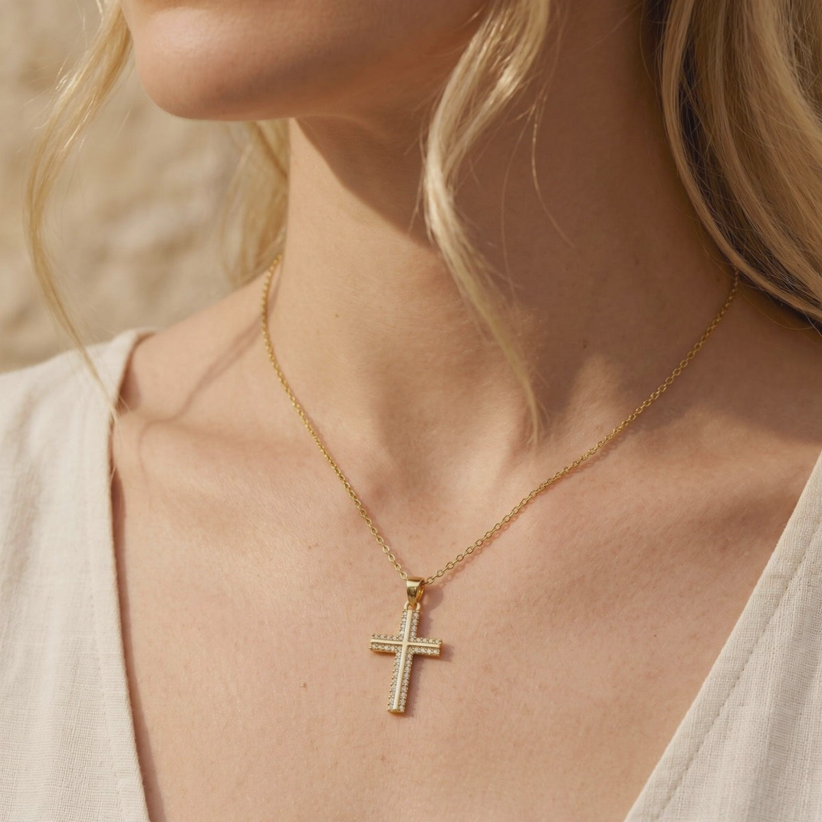 YLQ49573-cross necklace lifestyle video