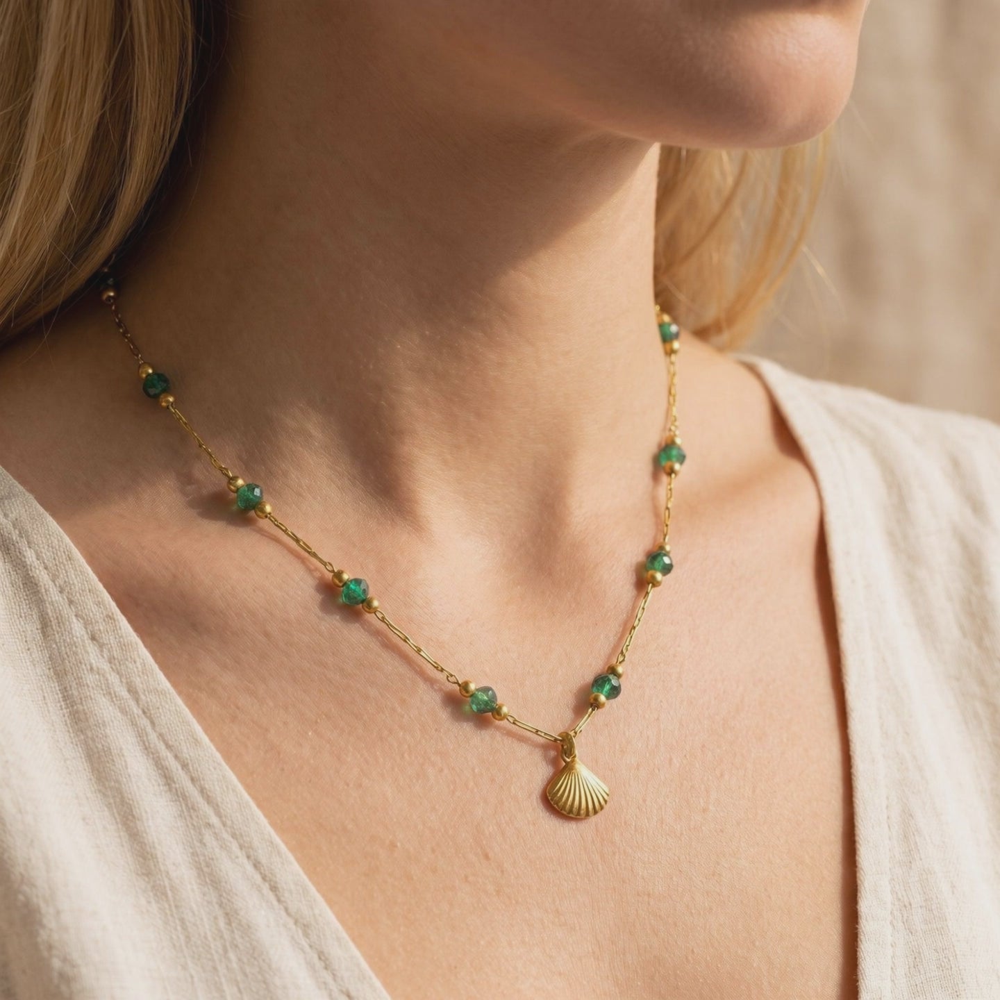 YLQ49188-NECKLACE lifestyle video