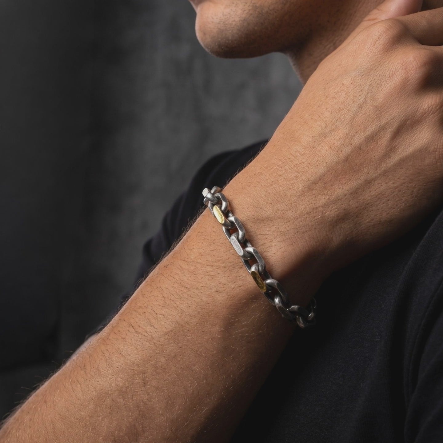 YLQ50076-bracelet lifestyle video
