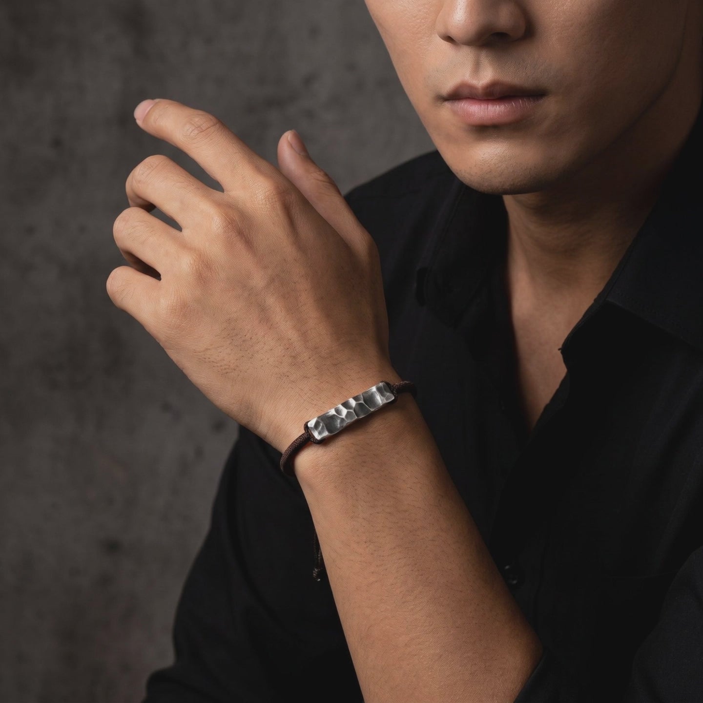 YLQ50073-bracelet lifestyle video