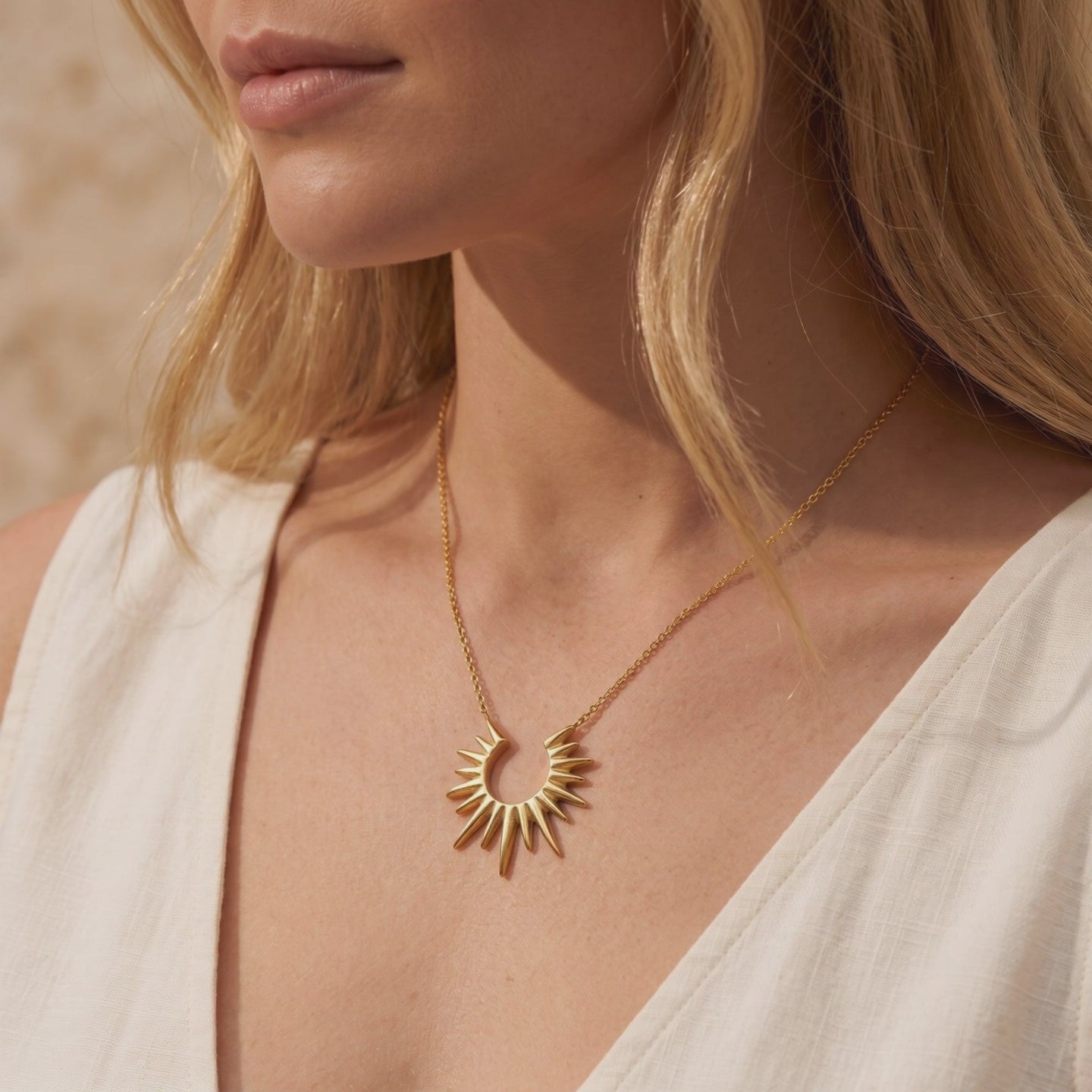 YLQ49168-NECKLACE lifestyle video
