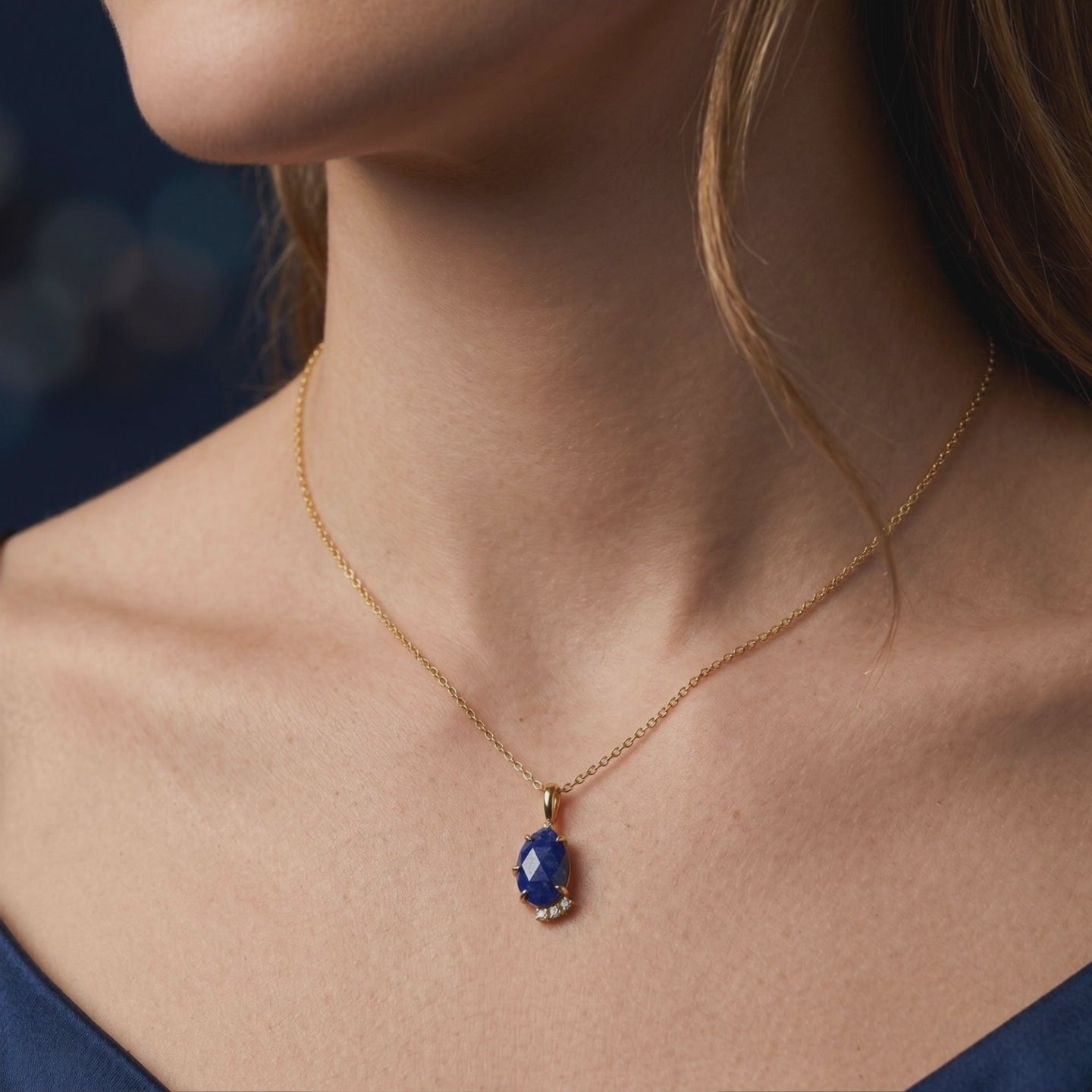Maia pear natural lapis lazuli pendant necklace in solid gold.
