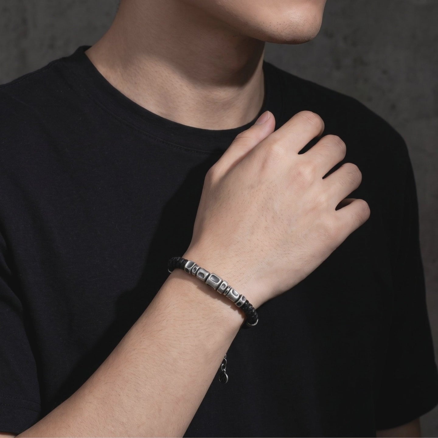 YLQ50054-bracelet lifestyle video