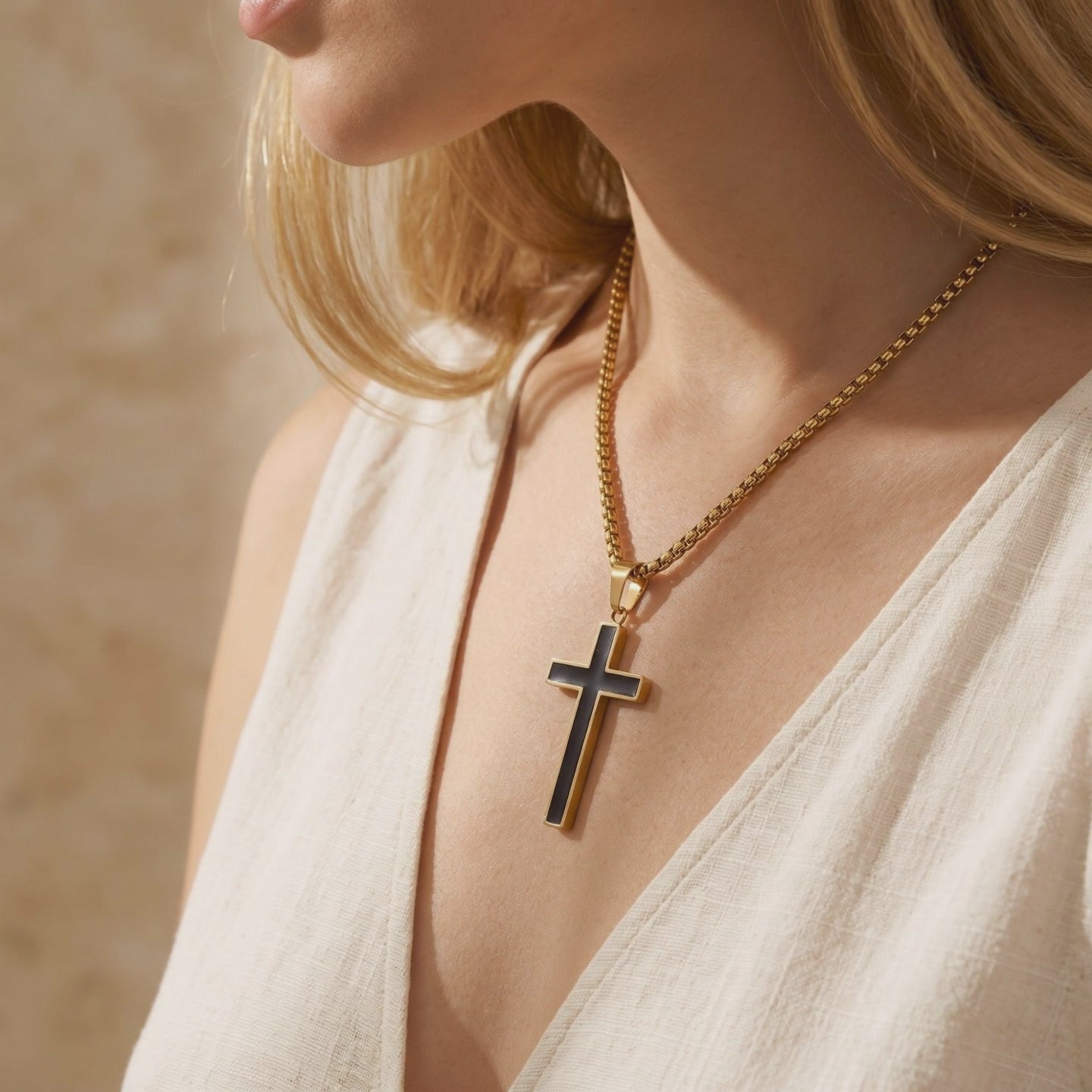 YLQ49670-cross necklace lifestyle video