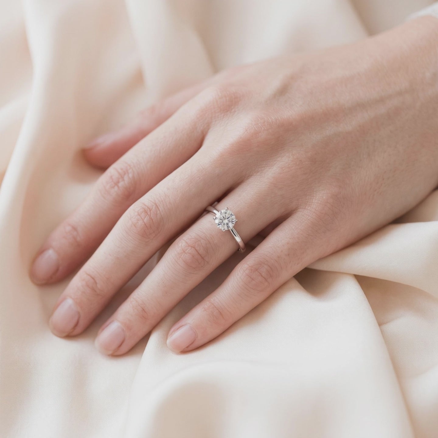 1CT Brilliant Round Cut Solitaire Moissanite Ring — Lifestyle video (10 seconds)