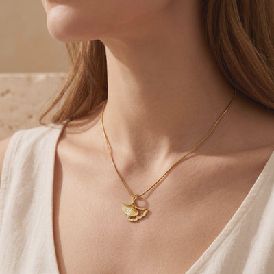 YLQ49388-NECKLACE lifestyle video