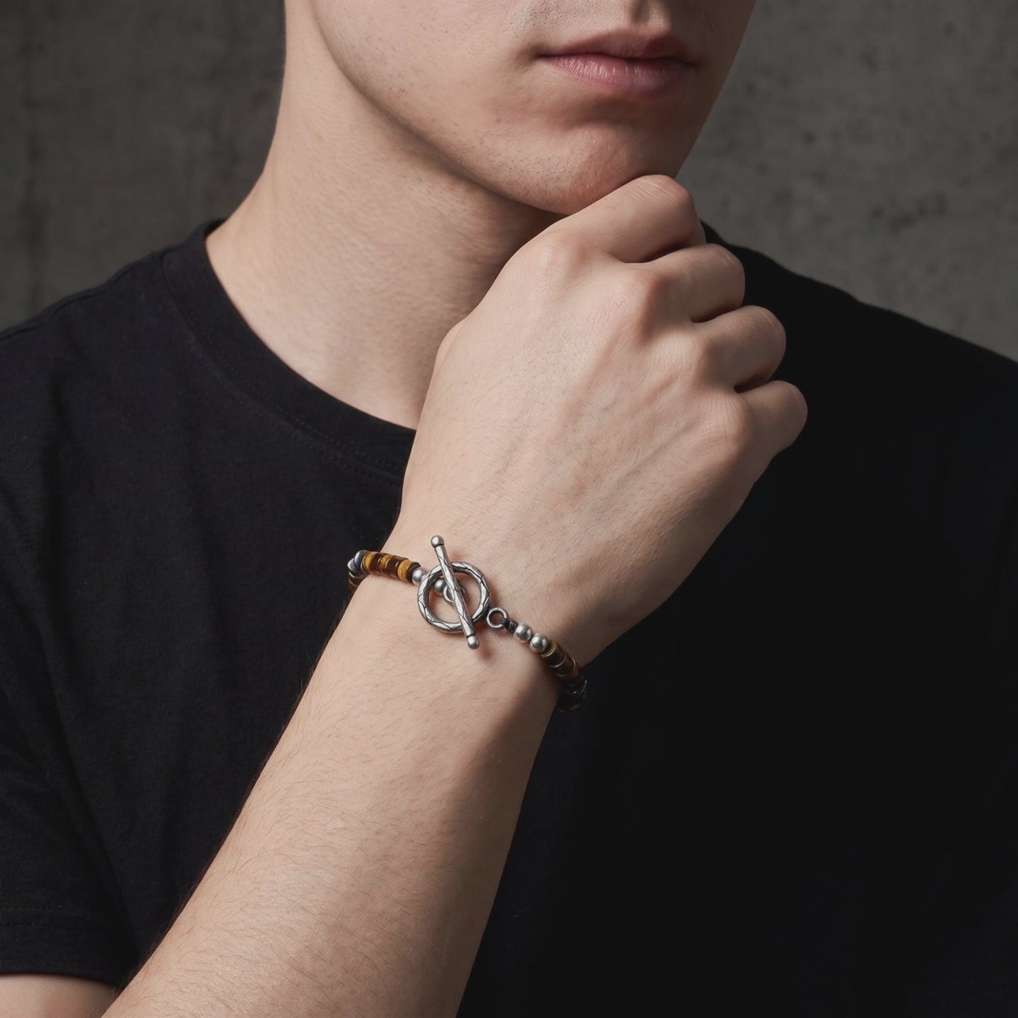 YLQ50056-bracelet lifestyle video