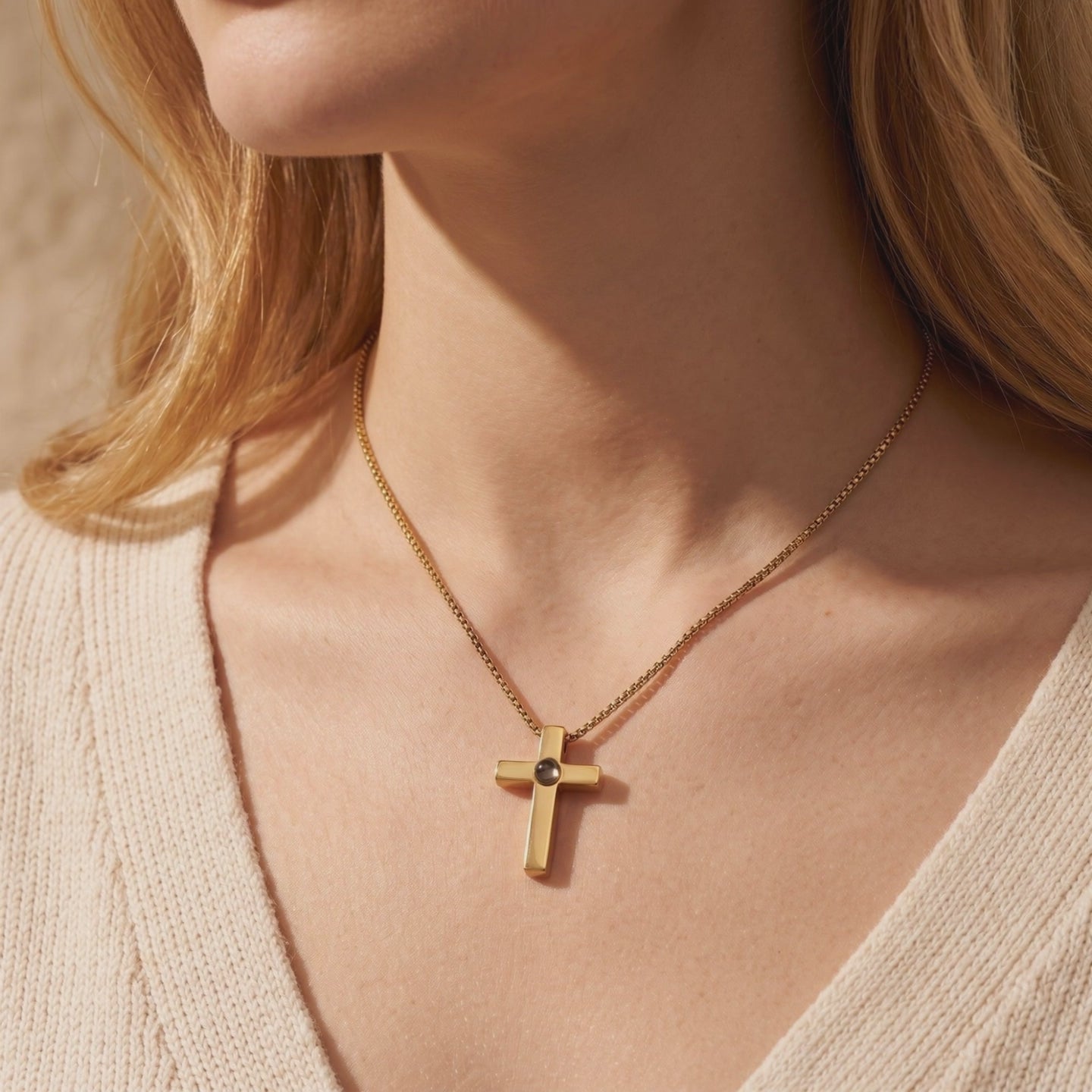 YLQ49572-cross necklace lifestyle video