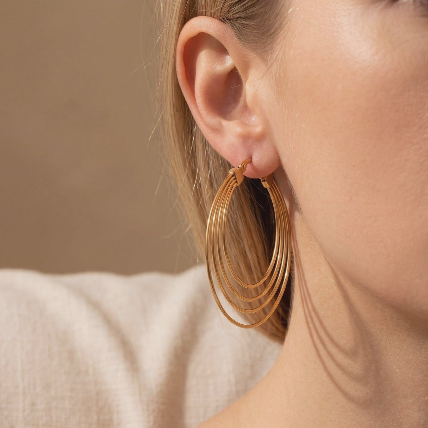 YLQ49208-earrings lifestyle video