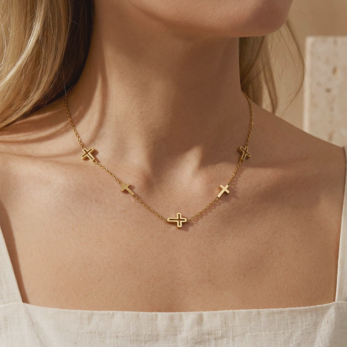 YLQ49554-cross necklace lifestyle video
