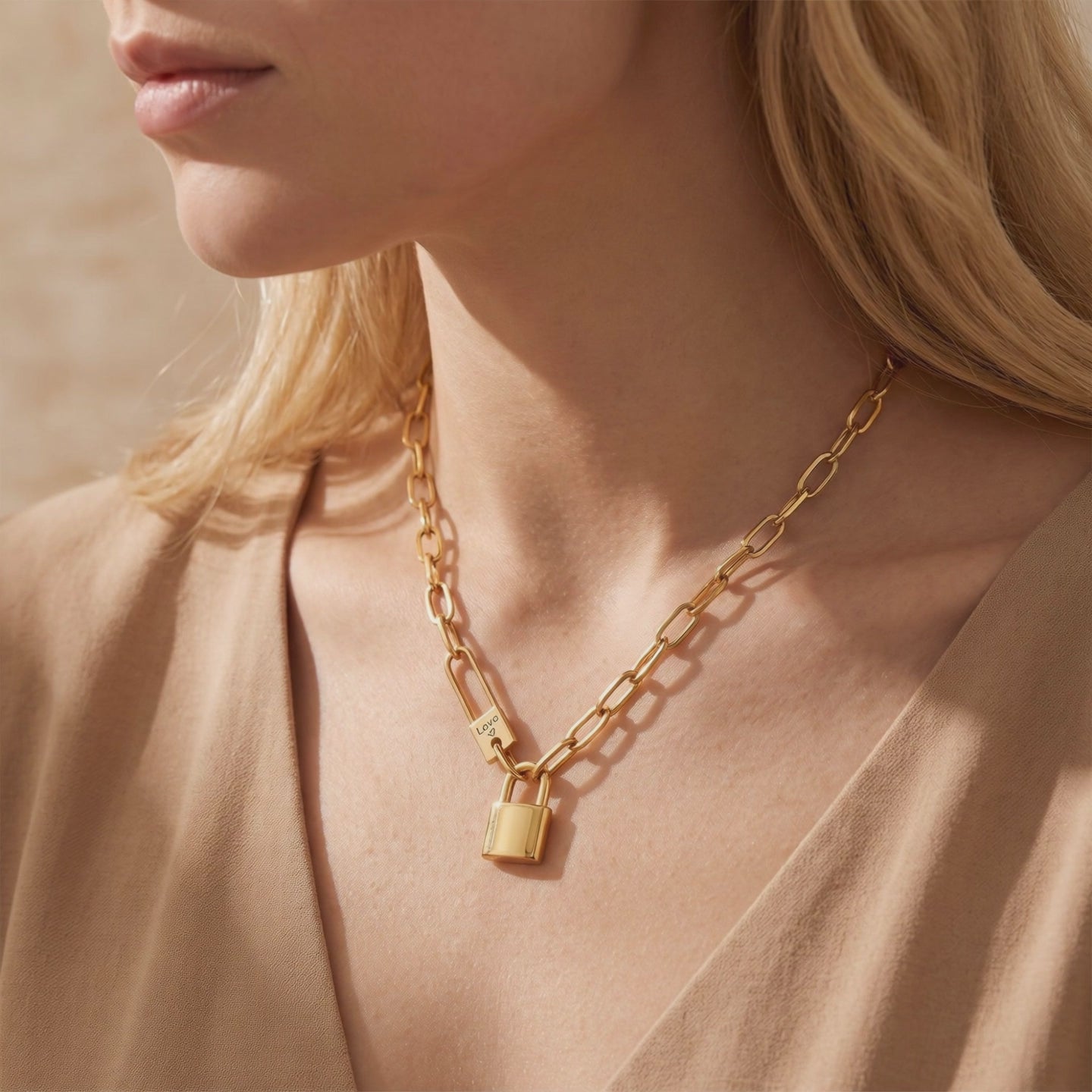 YLQ49187-NECKLACE lifestyle video
