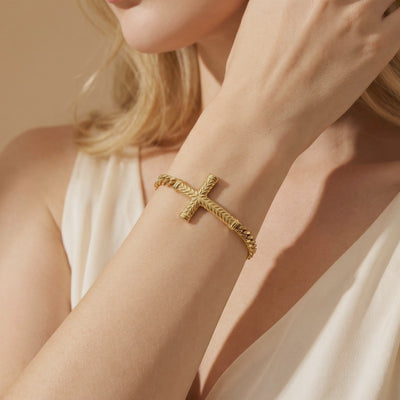 YLQ49822-bracelet lifestyle video