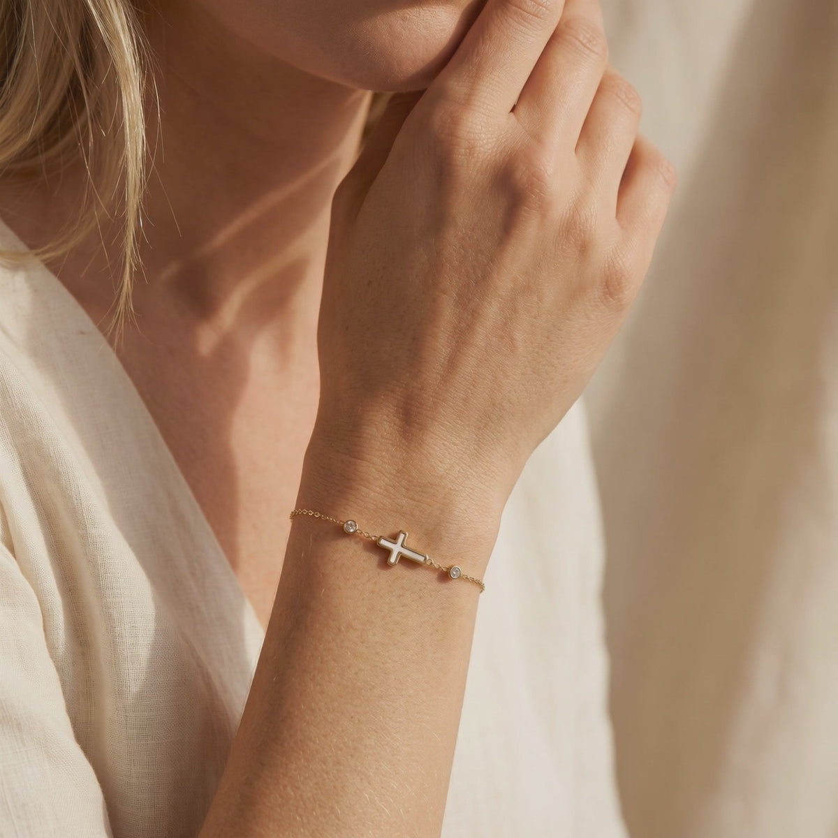 YLQ49615-bracelet lifestyle video