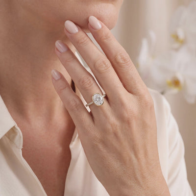 AI0009-OVA-1CT-PAVE-BEZEL lifestyle video