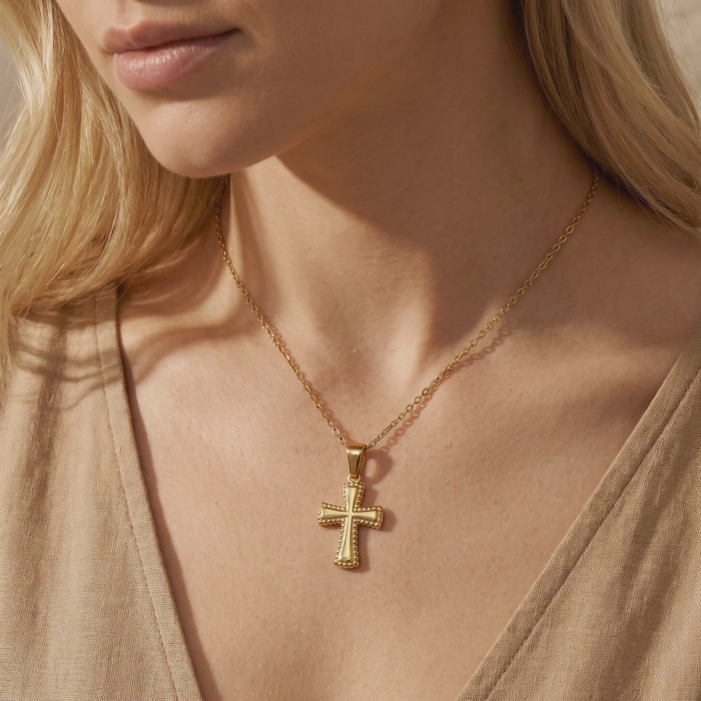 YLQ49659-cross necklace lifestyle video