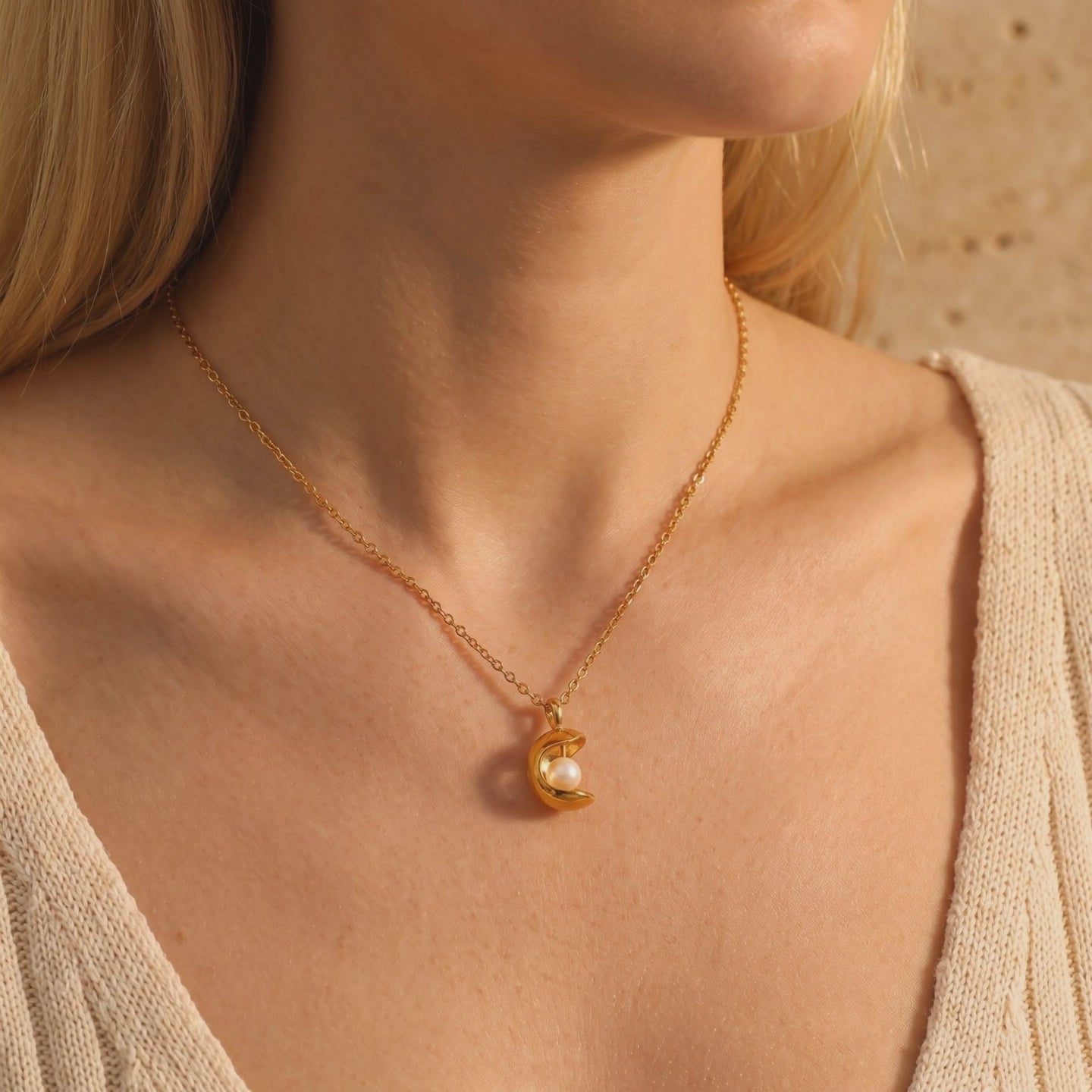 YLQ49068-NECKLACE lifestyle video
