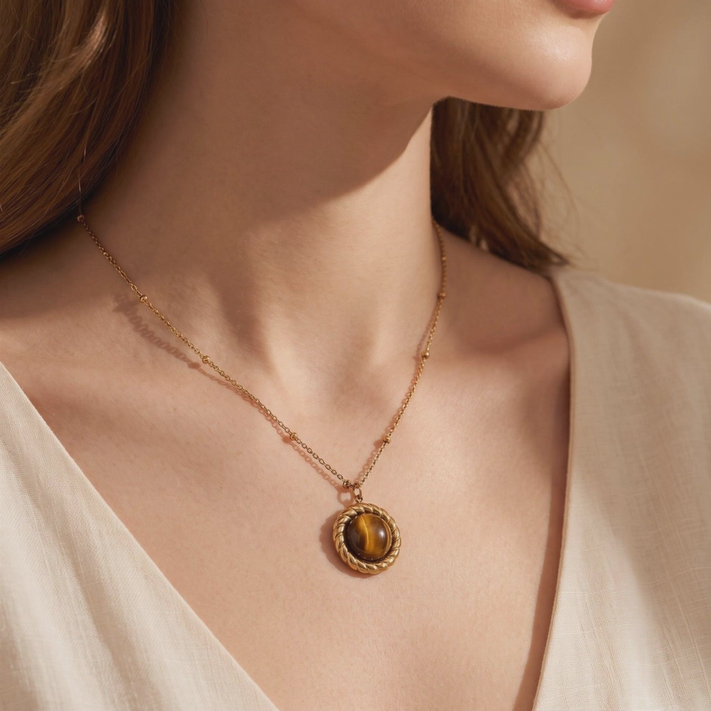 YLQ49034-NECKLACE lifestyle video