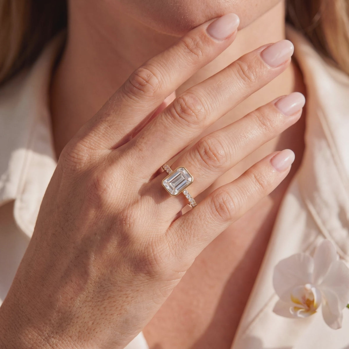 AI0009-EME-2CT-PAVE-BEZEL lifestyle video