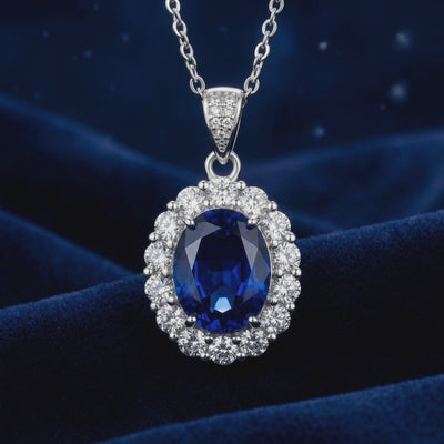 Video of the simulated sapphire halo necklace in solid gold.