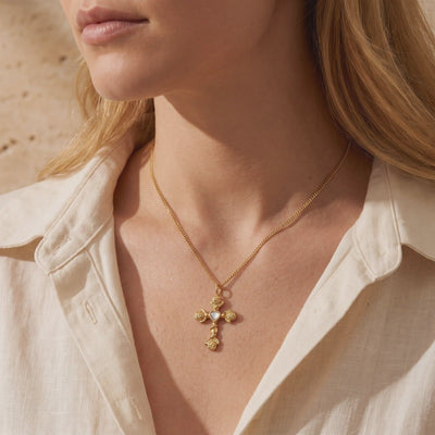 YLQ49543-cross necklace lifestyle video