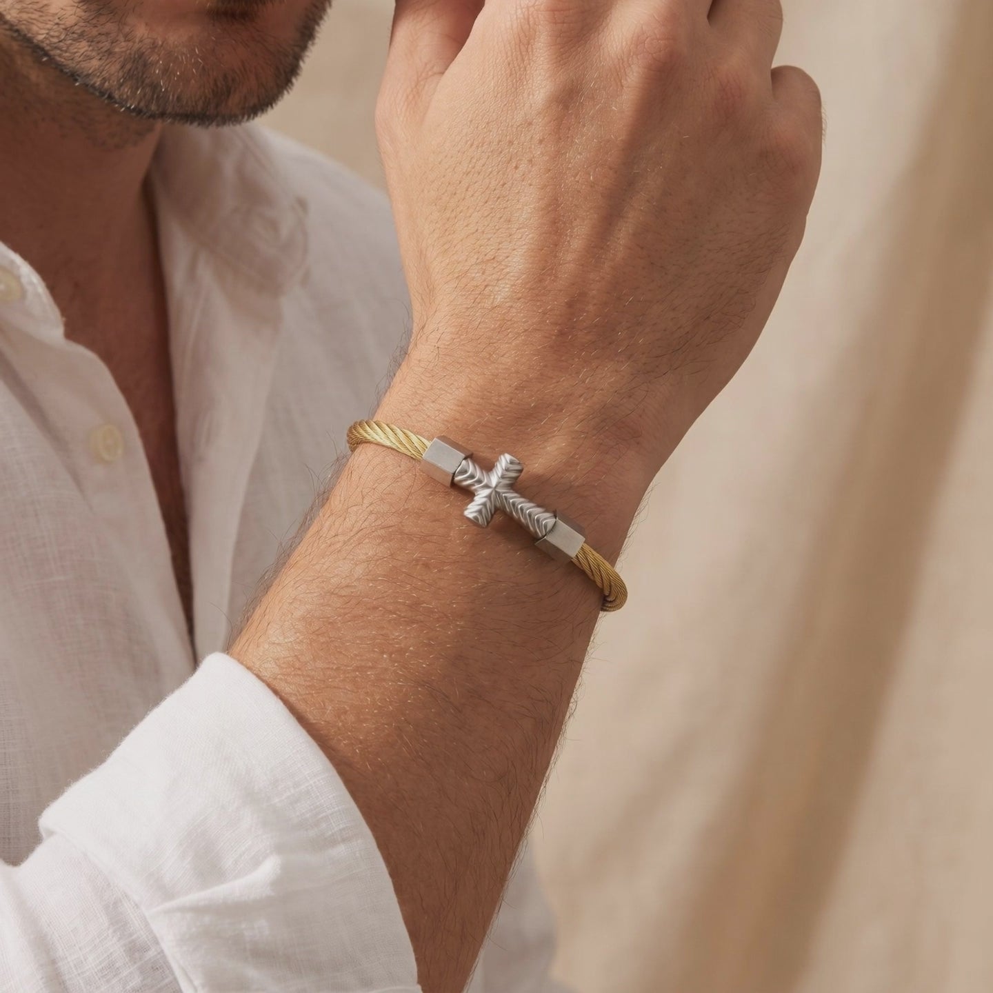 YLQ49823-bracelet lifestyle video
