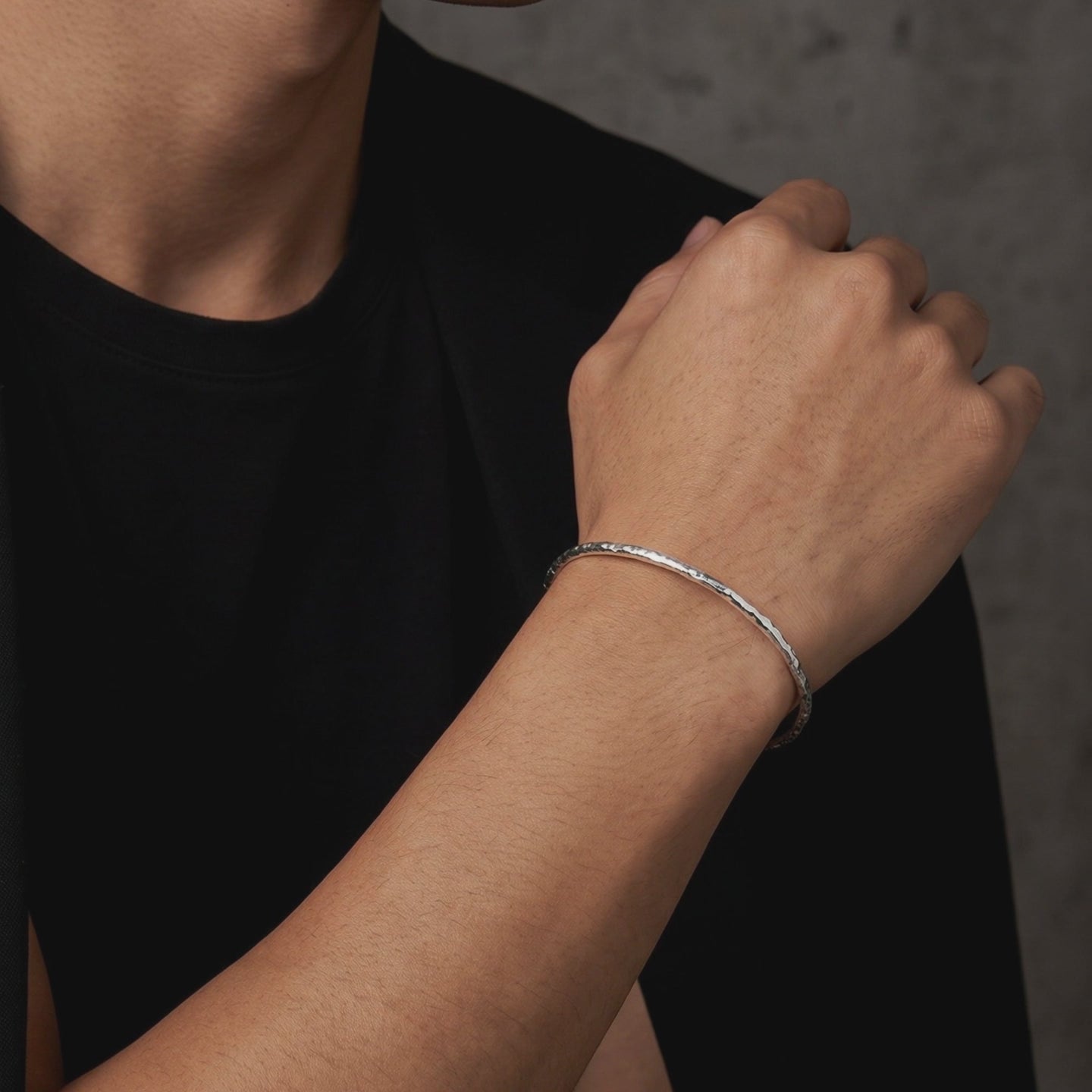 YLQ50235-bracelet lifestyle video