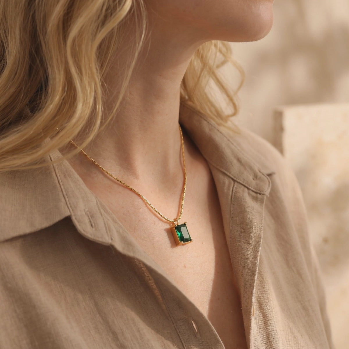 YLQ49369-NECKLACE lifestyle video