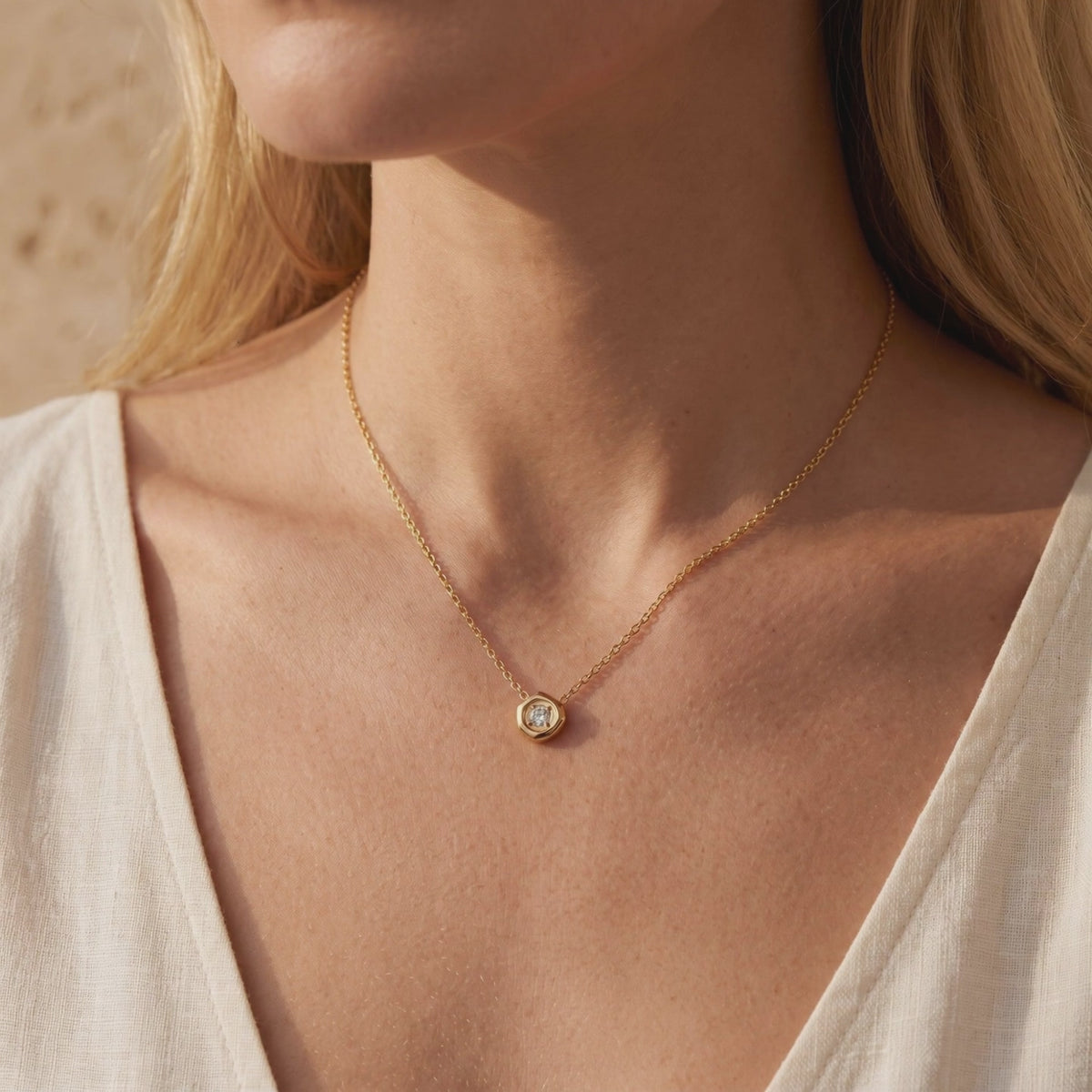 YLQ49160-NECKLACE lifestyle video