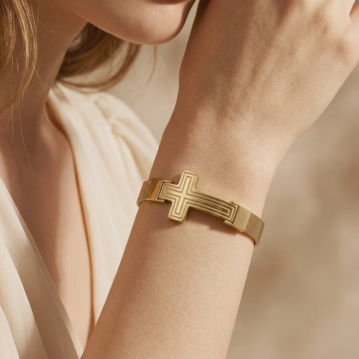 YLQ49824-bracelet lifestyle video