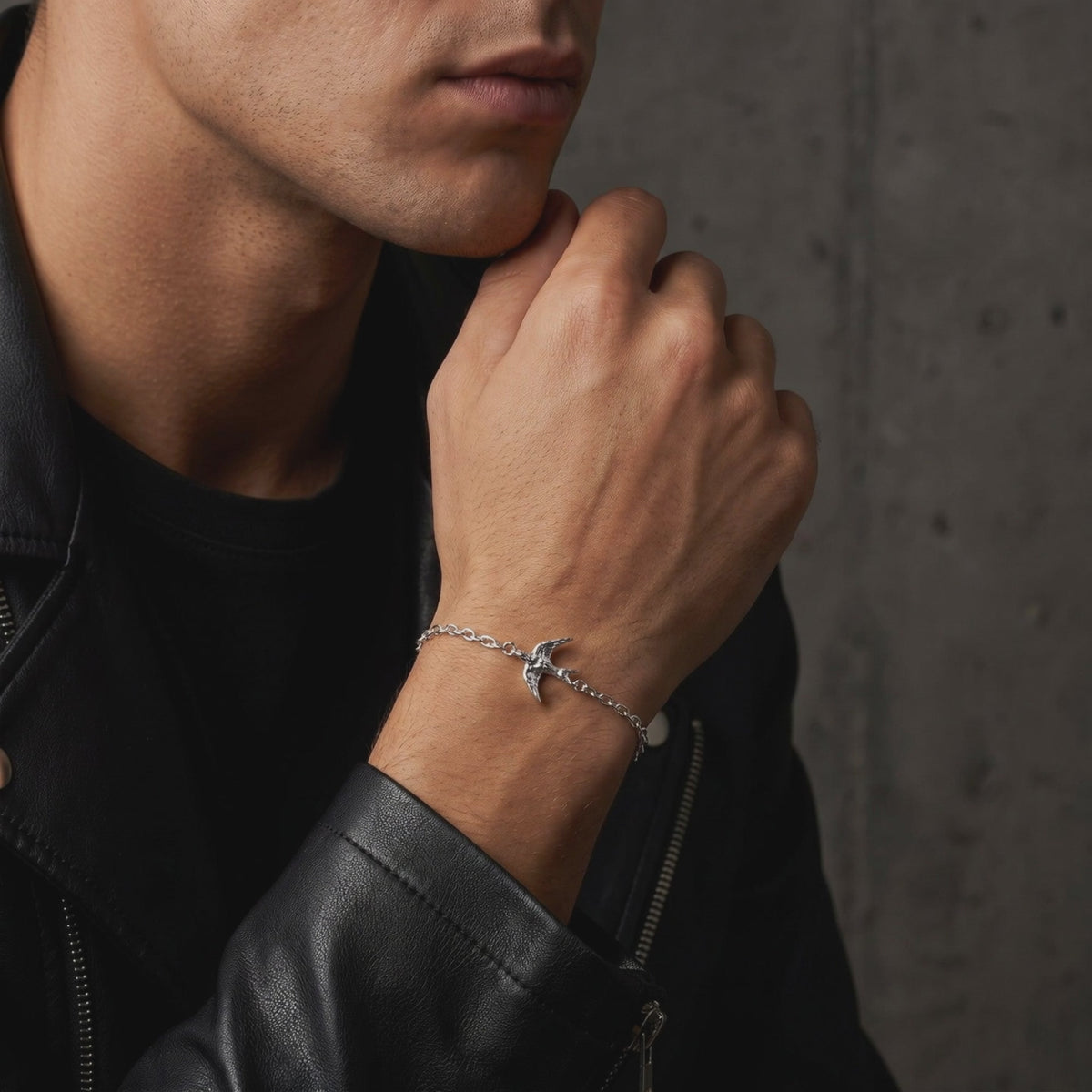 YLQ50205-bracelet lifestyle video