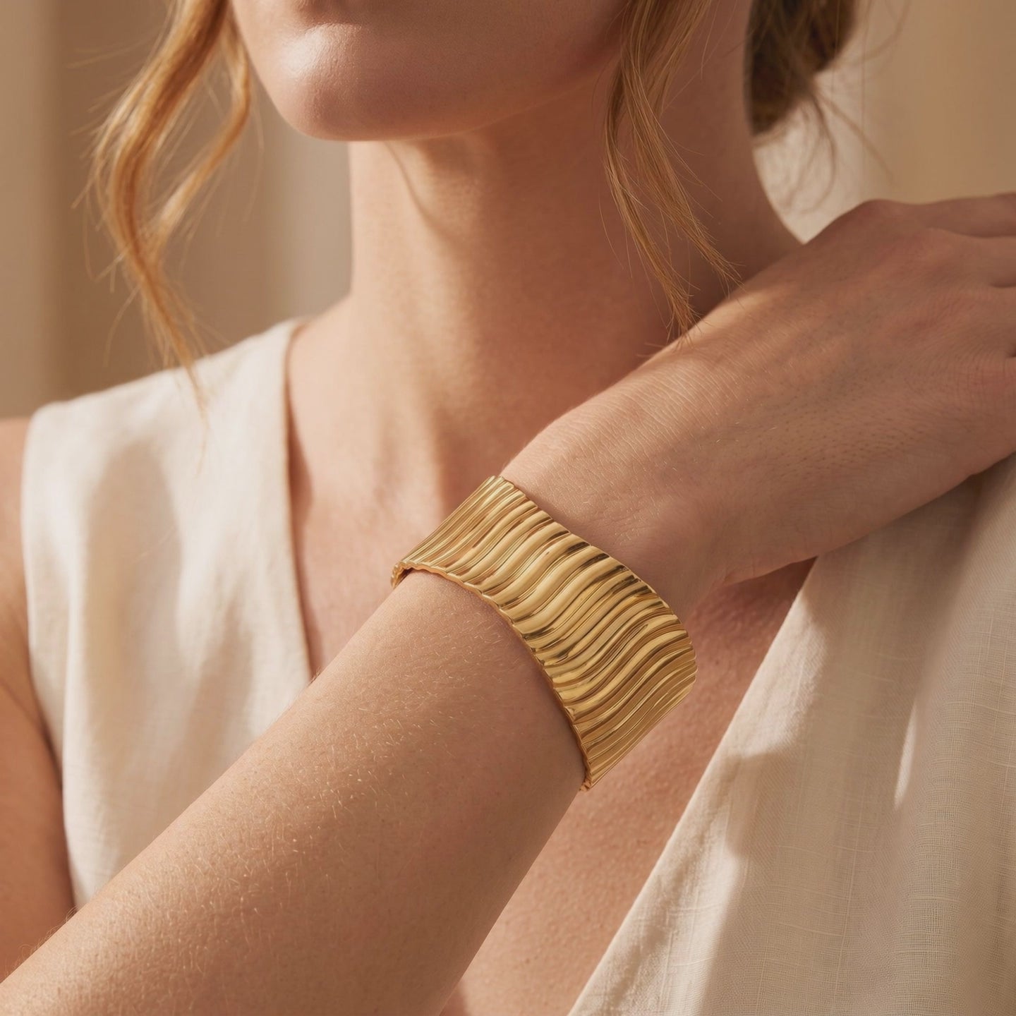 YLQ49452-bracelet lifestyle video