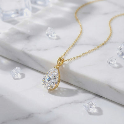 Video showcasing the Elianna Teardrop necklace in solid gold with a pear-cut zirconia.