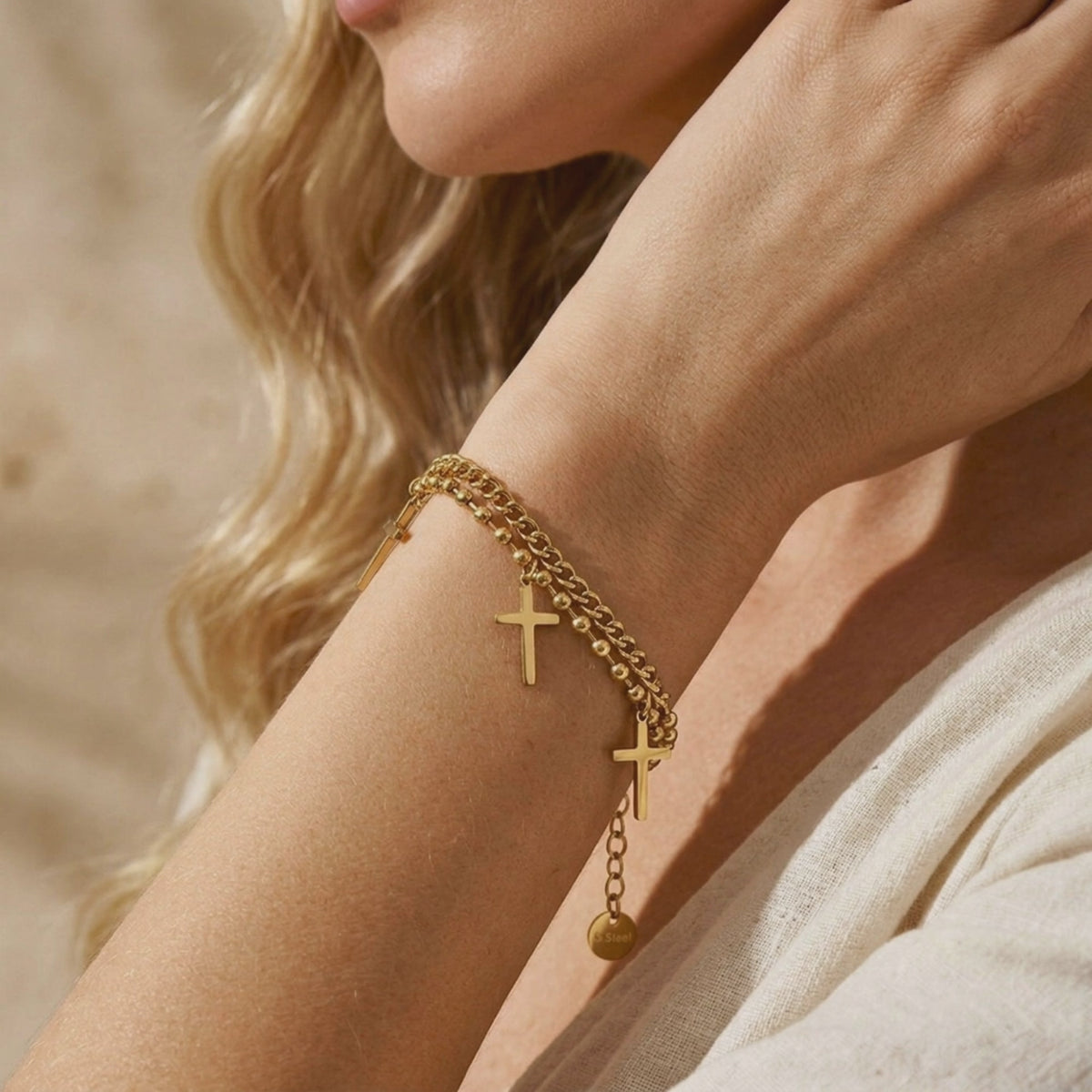 YLQ49815-bracelet lifestyle video
