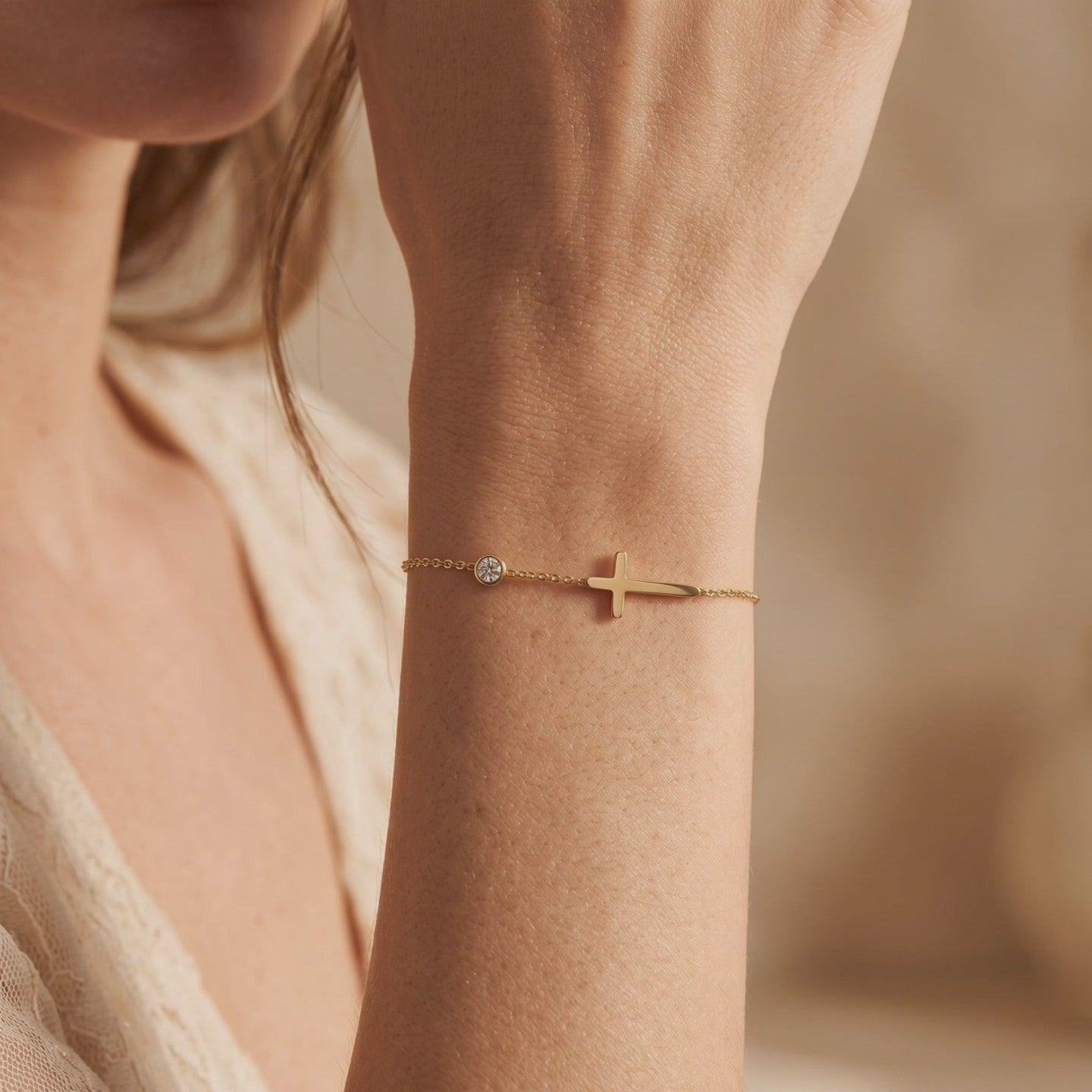 YLQ49603-bracelet lifestyle video