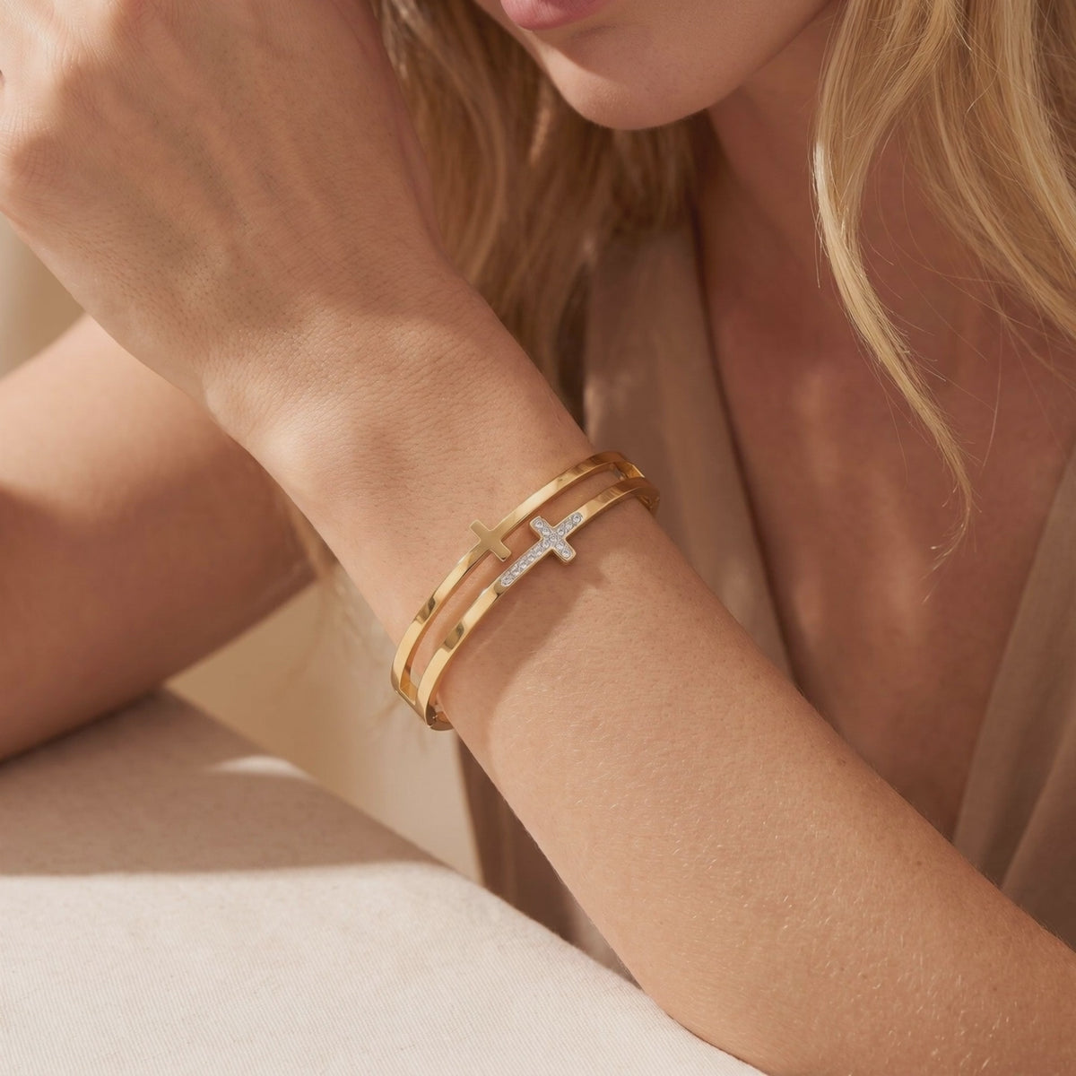 YLQ49788-bracelet lifestyle video