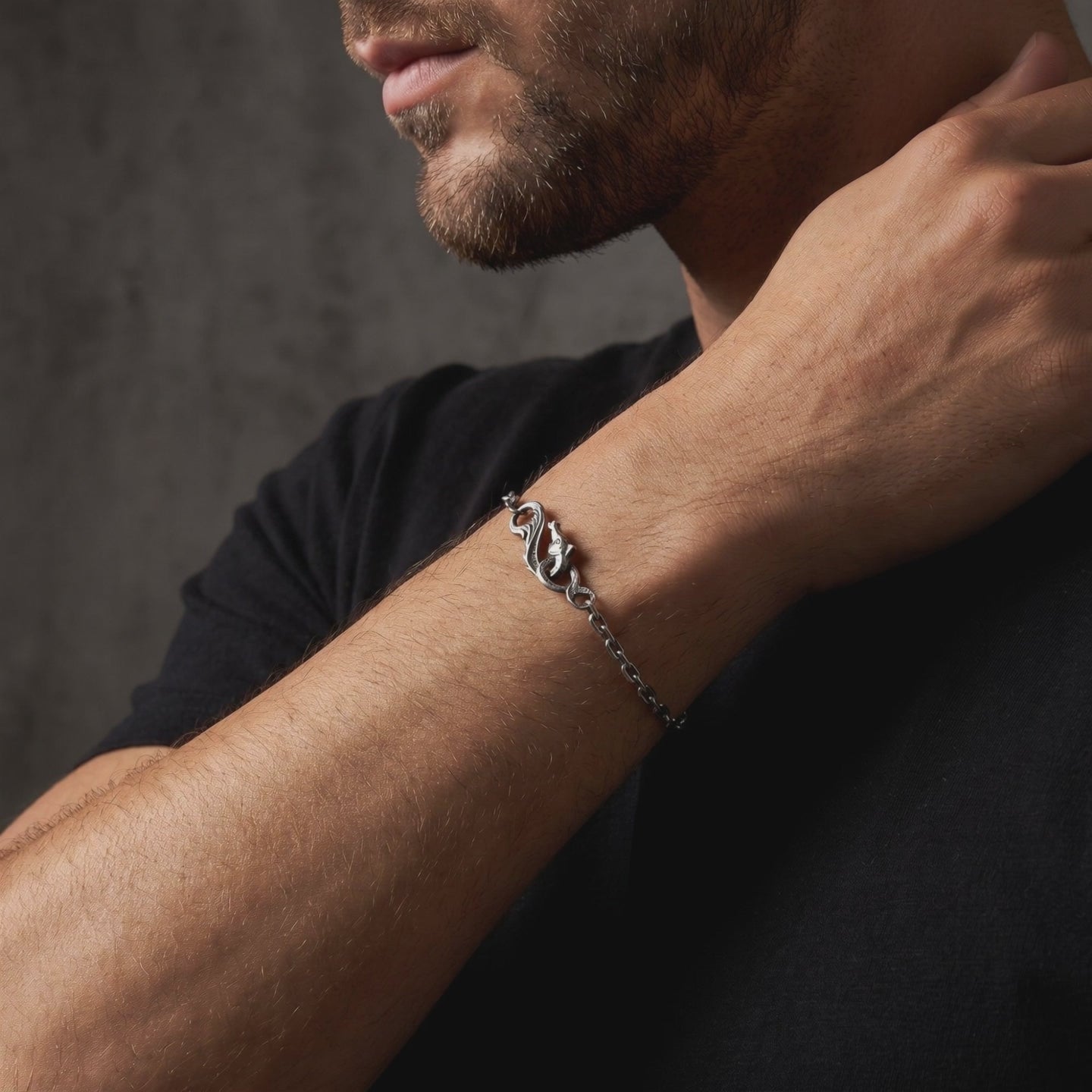 YLQ50063-bracelet lifestyle video