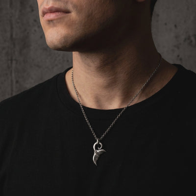 YLQ49942-Necklace lifestyle video